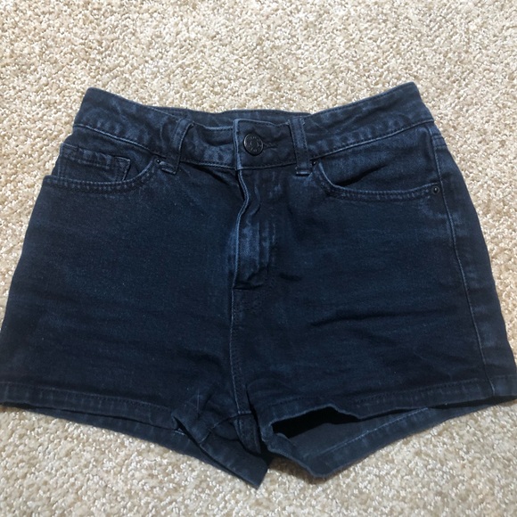 Black Urban Outfitters BDG high rise jean shorts - Picture 2 of 3